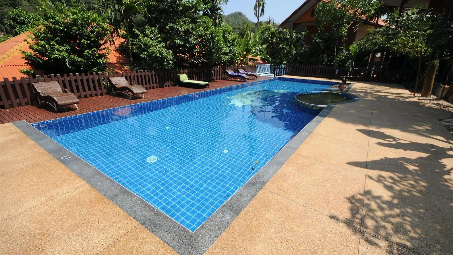 Jj Bungalow & Guest House Phi Phi Don